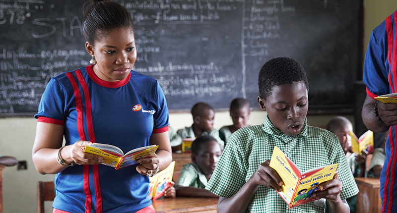 Sahara staff volunteers at the Read to Me Project